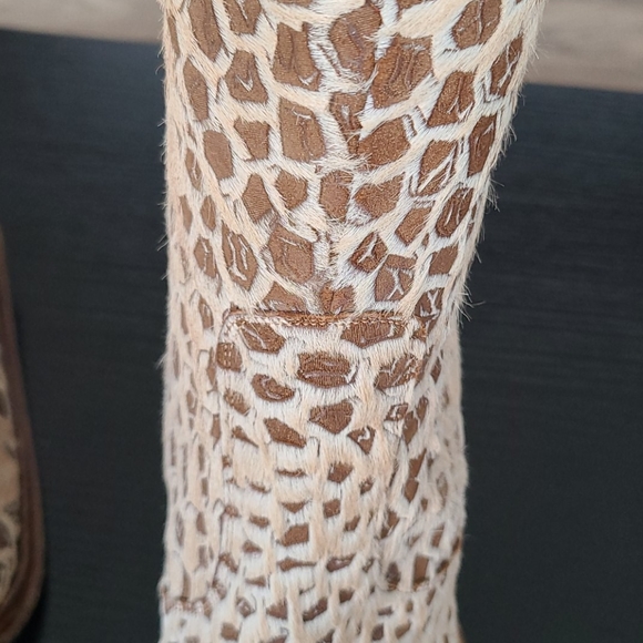 Boots - Picture 6 of 7